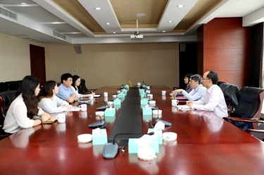 平湖市关工委主任邱其良光临SBOBET利记纸业调研下一代工作