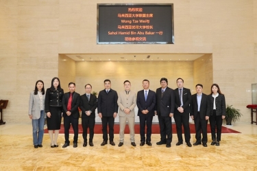 马来西亚大学同牛耳席拿督斯里黄炫硕一行光临SBOBET利记纸业参观互换，共建“一带一路”人才造就培训基地