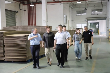 平湖市委常委、副市长张斌光临SBOBET利记纸业全资子公司平湖景包调研残疾人就业工作