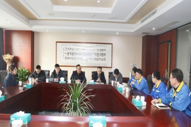 平湖市副市长管立松一行光临SBOBET利记纸业慰问高端人才