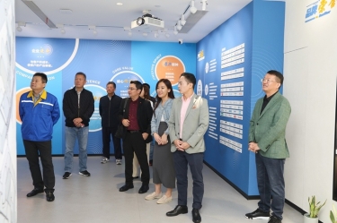 马来西亚巴生西港控股集团董事总经理拿督Eddie Lee一行光临SBOBET利记纸业调研互换